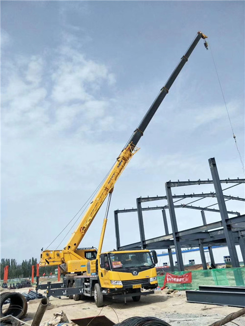 肇州县超高层建筑钢结构吊装案例